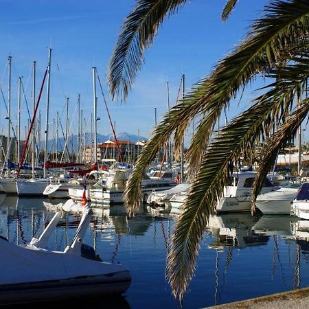 Отель Voilier A Quai Au Calme Кане Экстерьер фото